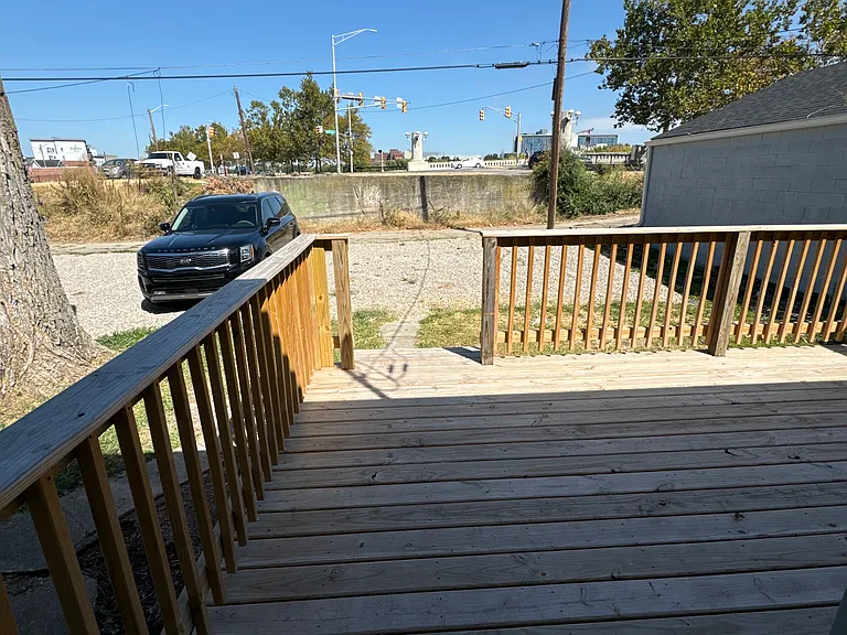 1452 Saulcy St — Photo 8
