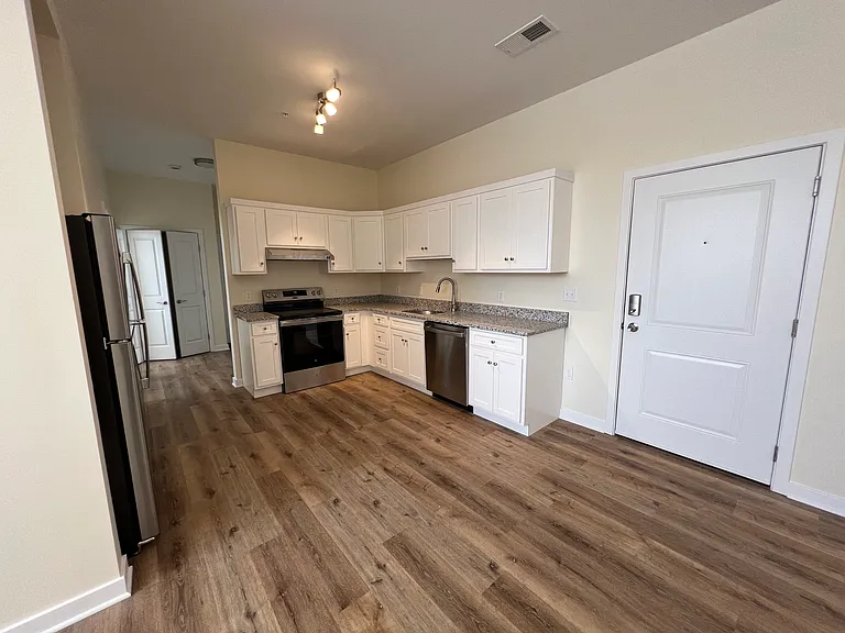 350 Center St #204 — Photo 1