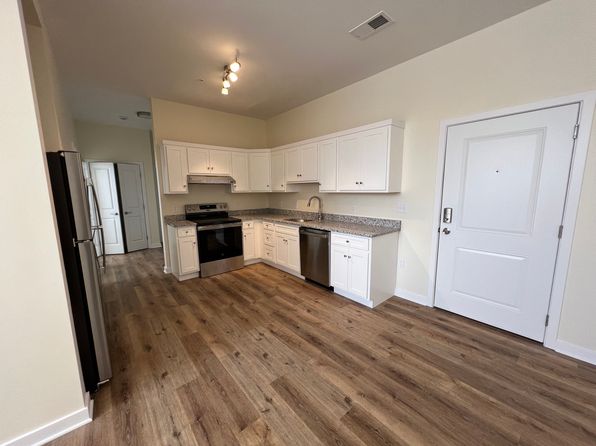 350 Center St #204