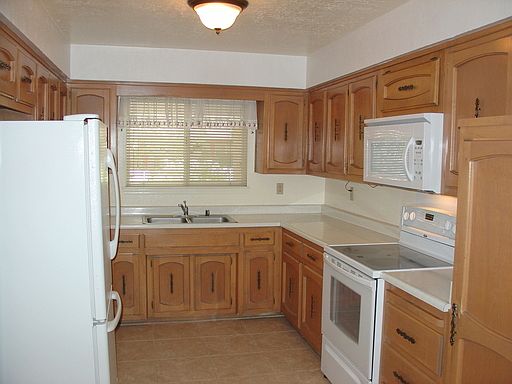 4th image of 7613 Arroyo Del Oso Ave NE