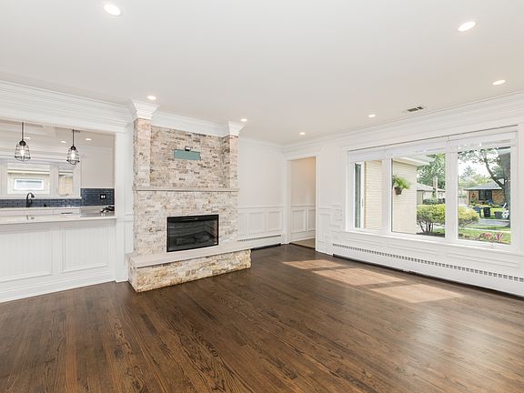 4th image of 114 N Elm St