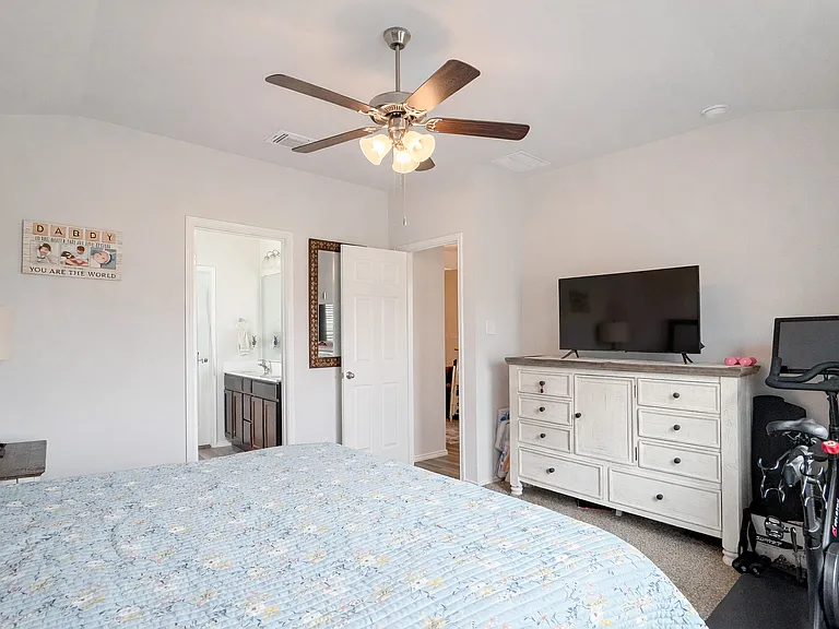 2403 Corradino St — Photo 26