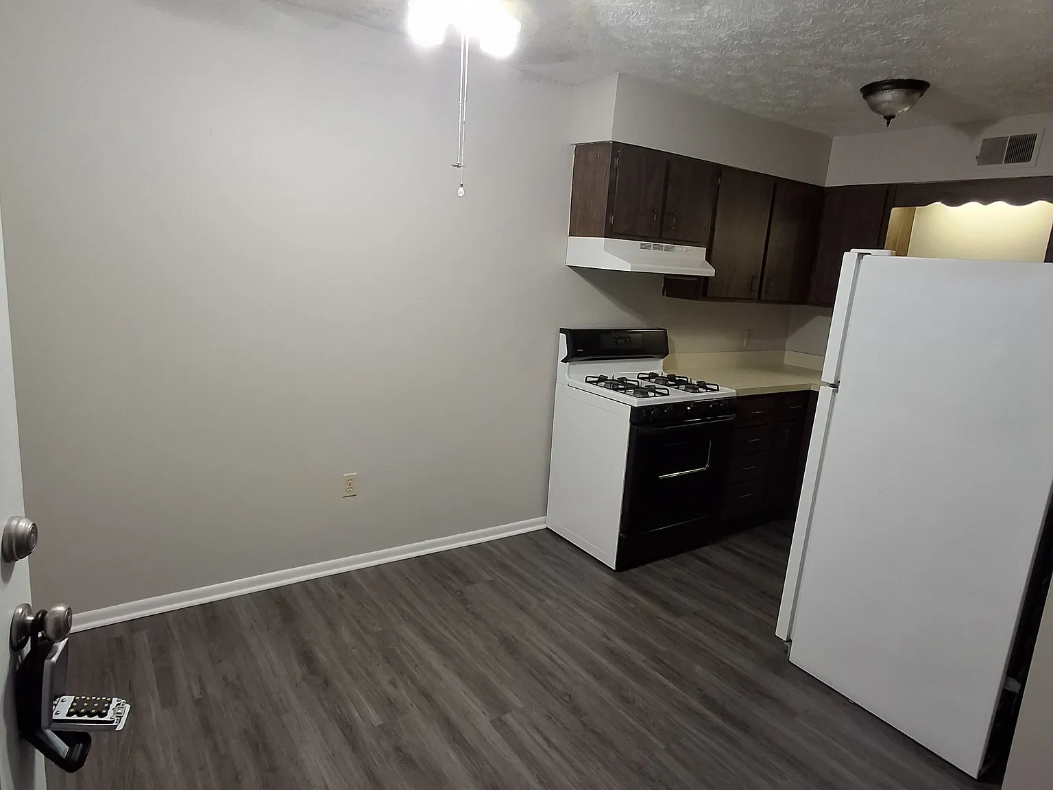 310 E Market St — Photo 3
