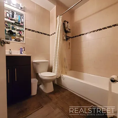 Rented by Real Street Inc | media 4