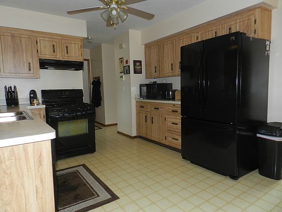 5th image of 234 E 285th St