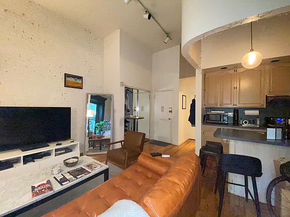 4th image of 42 W 85th St APT 1R