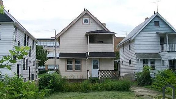 2nd image of 3206 Montclair Ave
