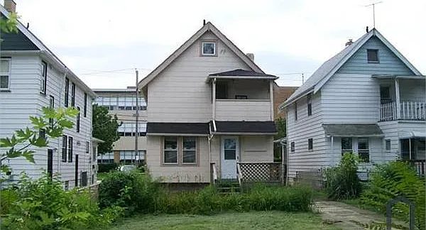 3206 Montclair Ave — Photo 2