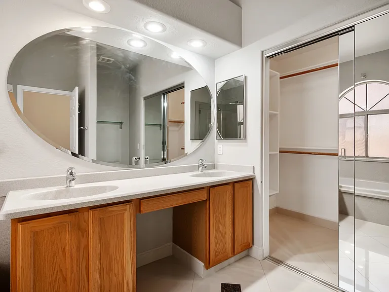 680 S Lucinda Dr — Photo 11