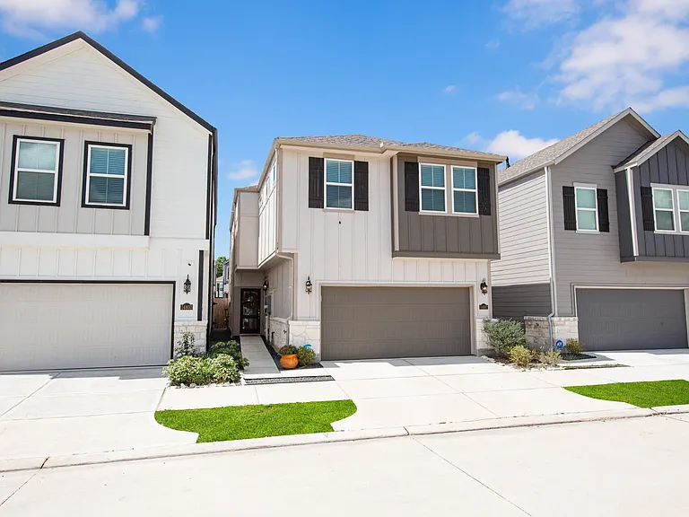 14807 Slow River Ave — Photo 4