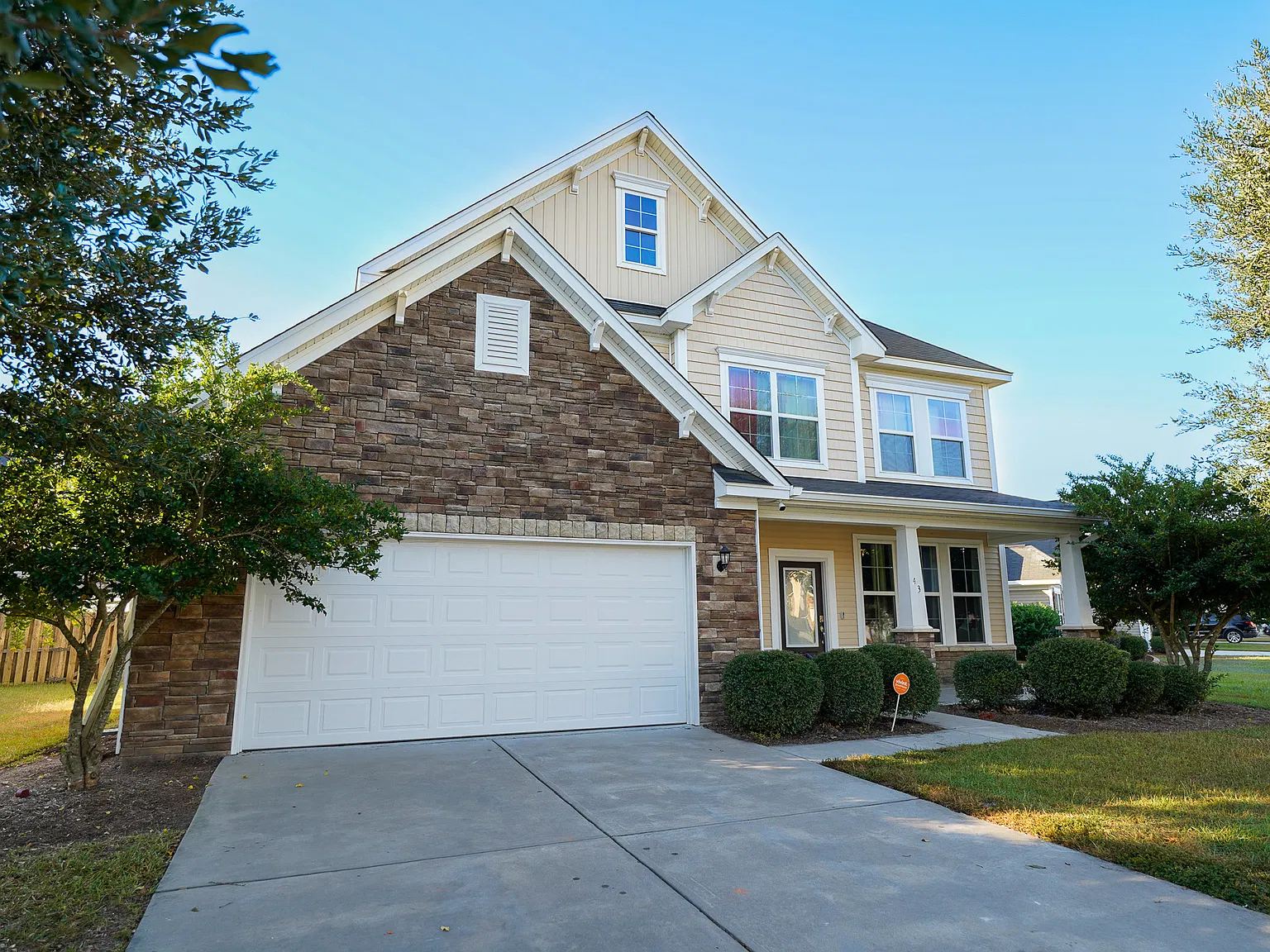 4 bed, 2.5 bath, 2311 sqft, $2,500 — Photo 3