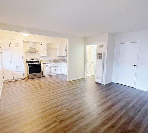 3rd image of 850 N Marengo Ave APT 1