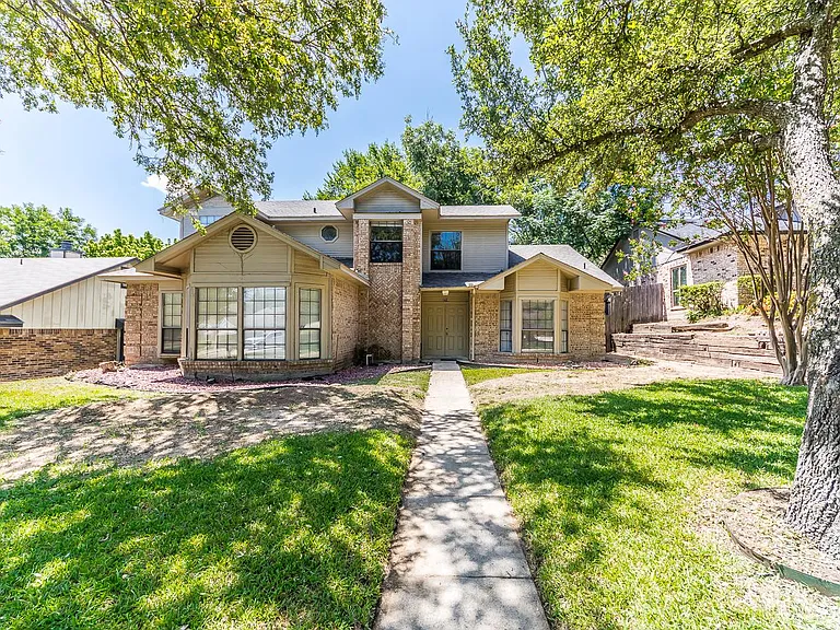 2710 Francisco Dr — Photo 2