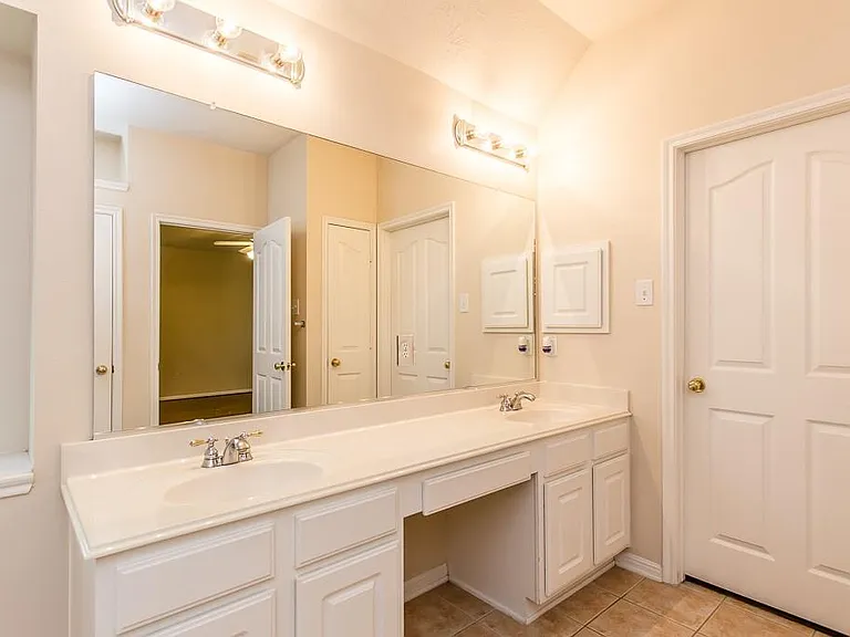 11 Fair Light Ct — Photo 23