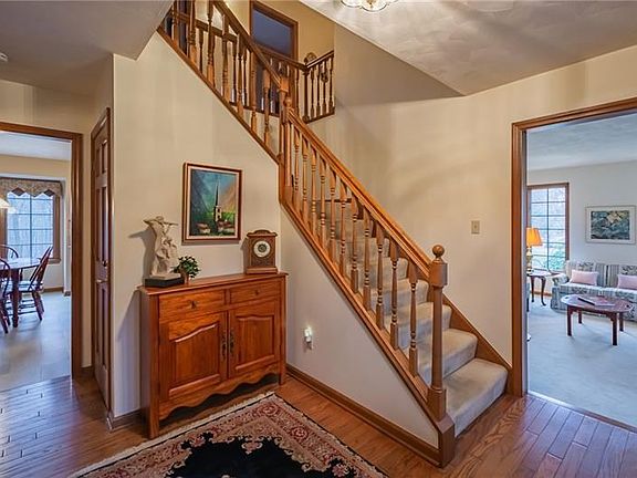 4th image of 102 Summer Springs Ln