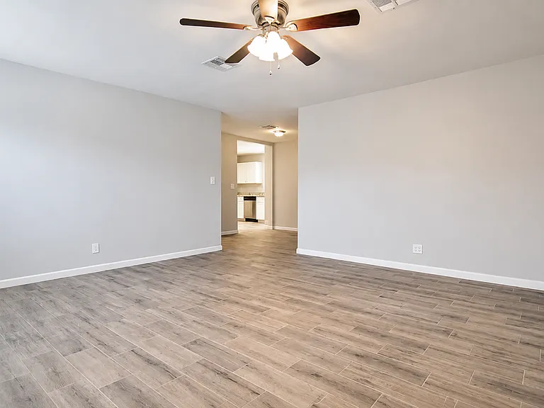 5640 N 35th Ave — Photo 5