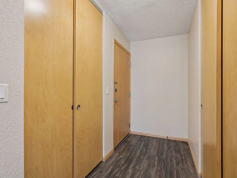 Larpenteur Estates Apartments — Photo 24