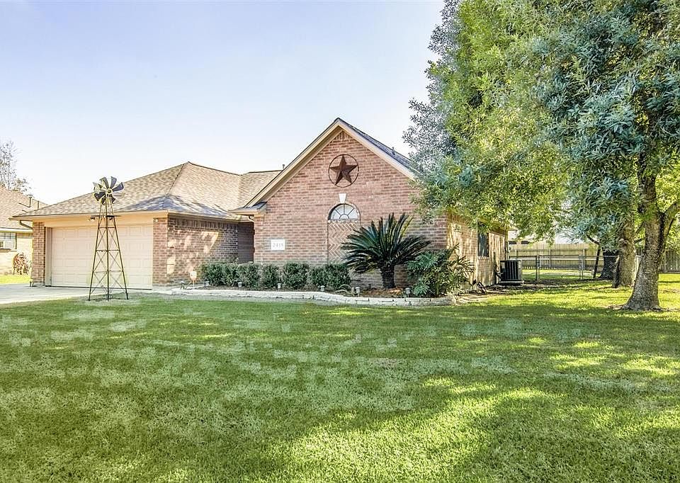 1st image of 2418 Lily Ln