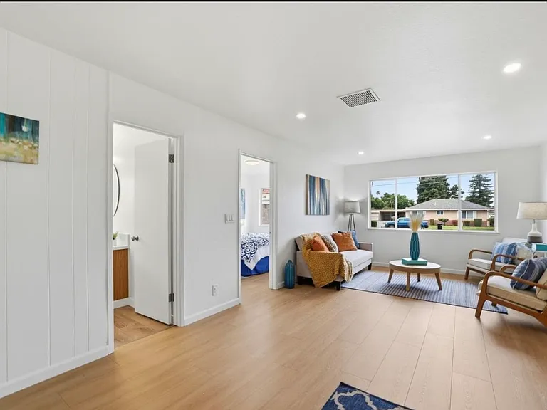 1070-1072 Arroyo Seco Dr — Photo 5