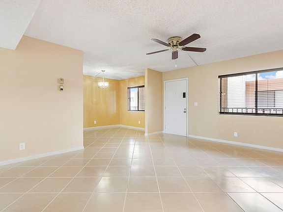 3rd image of 5160 Las Verdes Cir APT 311