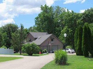 517 Coal Bank Rd, Metamora, IL 61548