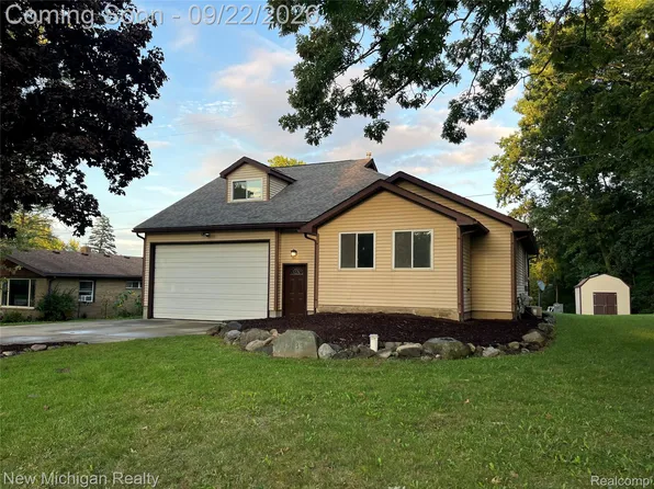 15133 Eddy Lake Rd, Fenton, MI 48430