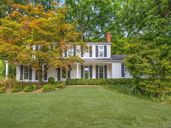 727 Basswood Dr, Rochester Hills, MI 48309