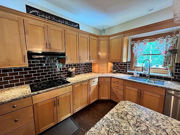 5th image of 7704 Brook Ct