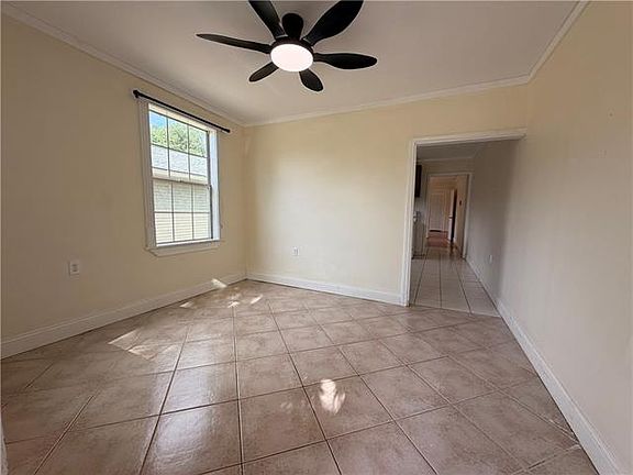 3rd image of 759 Oak Ave