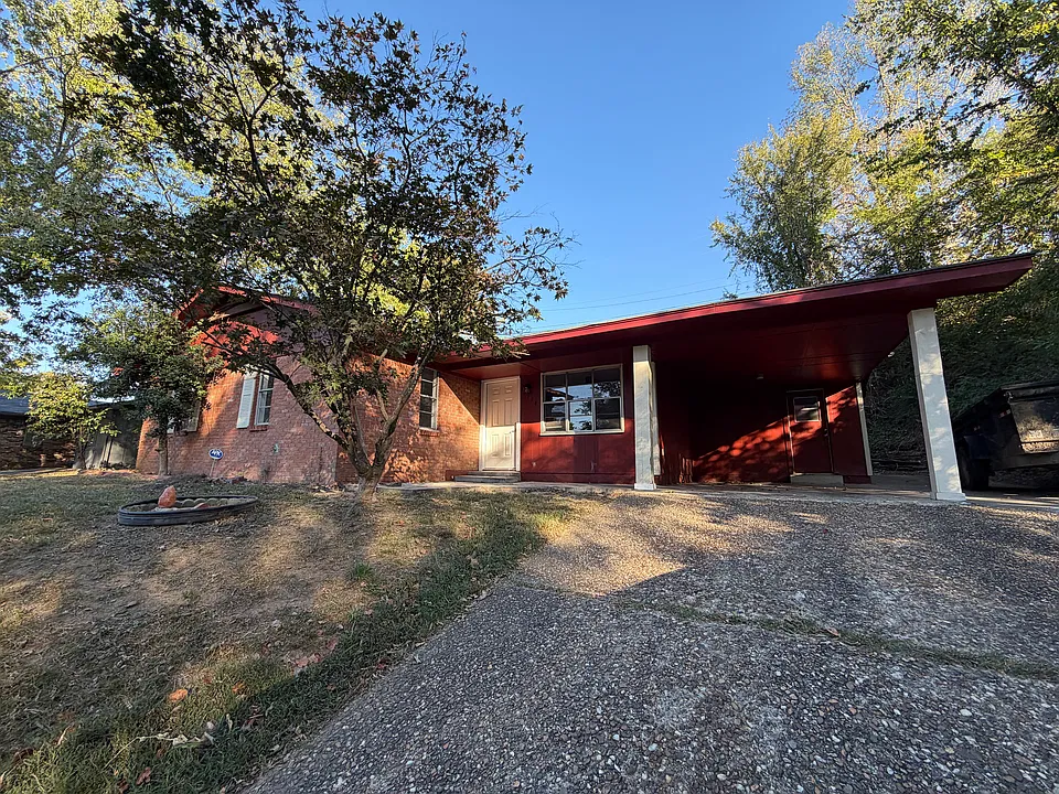 114 Shamrock Dr