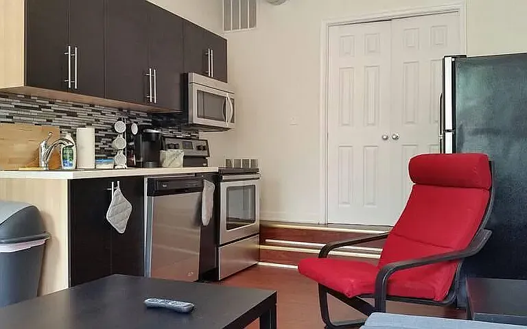 210 S 3rd St #1F — Photo 8