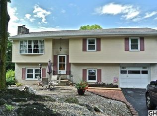 27 Clover Ln, Mechanicsburg, PA 17050