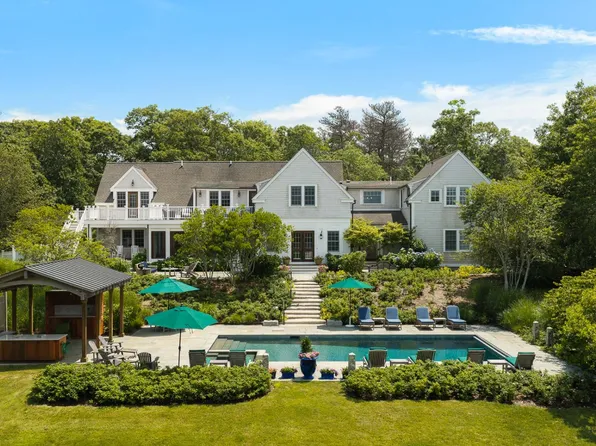 59 Hagerty Dr, Tisbury, MA 02568