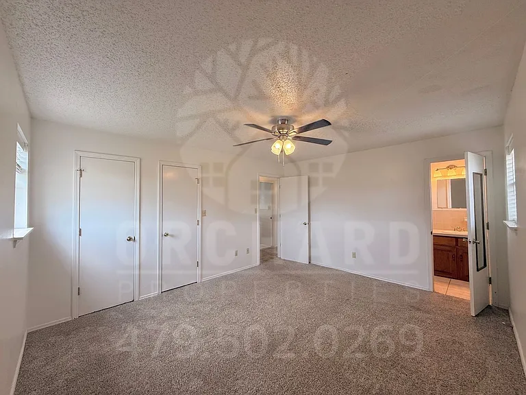 180 S Barrington Rd — Photo 10
