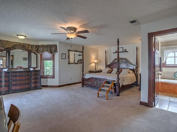 5th image of 4412 Condesa Ct NW