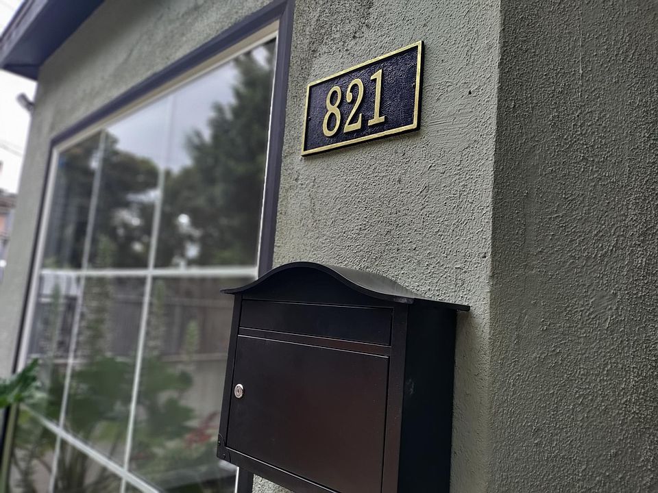 1st image of 821 Larrabee St