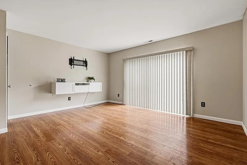 2 bed, 1.5 bath, 1056 sqft, $1,750 — Photo 3