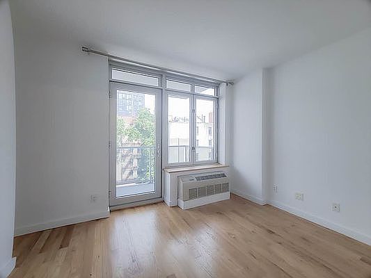 2nd image of 196 Stanton St APT 4C