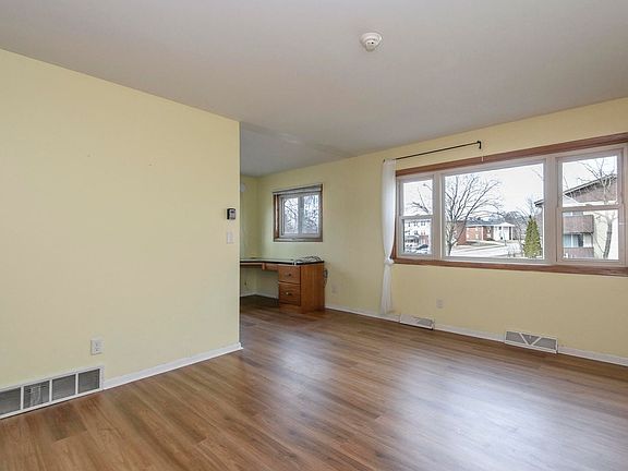 3rd image of 325 Sentinel Dr #2