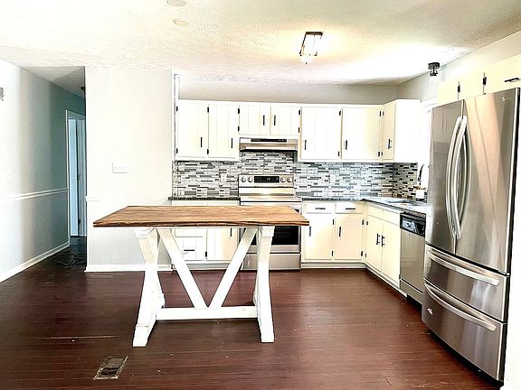 5th image of 1885 Blanche Dr