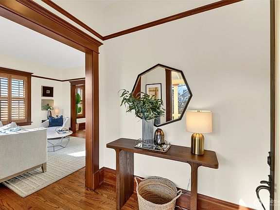5th image of 4223 Interlake Avenue N