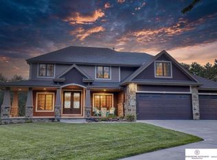 21106 Shiloh Cir, Elkhorn, NE 68022