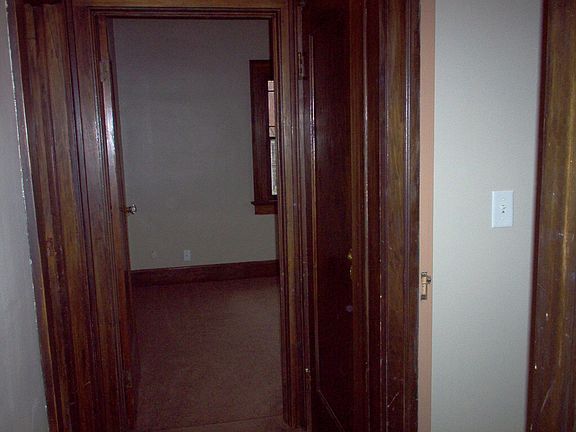 2nd image of 522 Lewis Ave