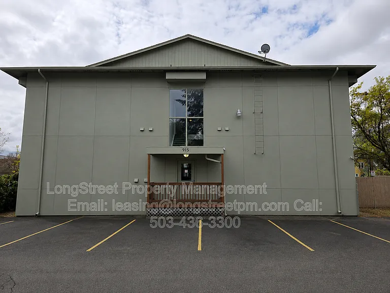 915 SW Adams Ave #4 — Photo 2