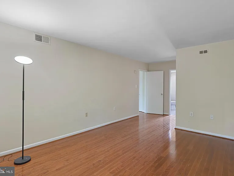 1423 Northgate Sq #23/21C — Photo 12