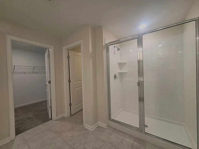 327 Macarthur St — Photo 12