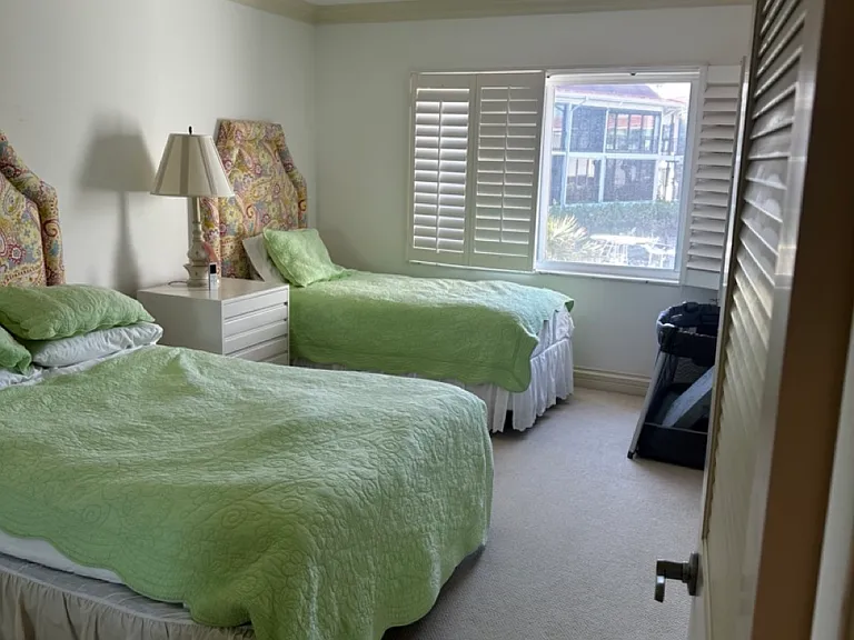 2226 Gulf Shore Blvd N #P3 — Photo 17