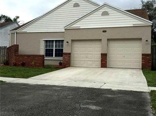 8640 SW 16th Ct, Pembroke Pines, FL 33025