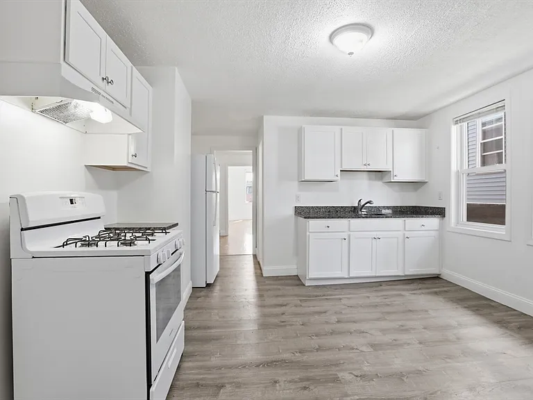 176 Ferry St #3L — Photo 7