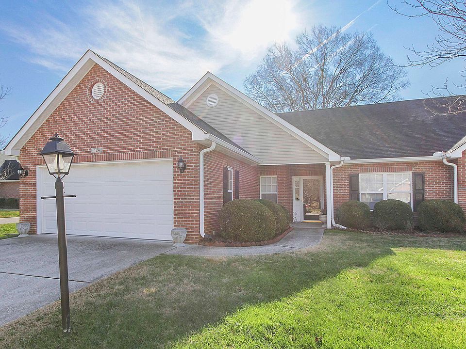 1st image of 424 Woodlawn Gardens Way